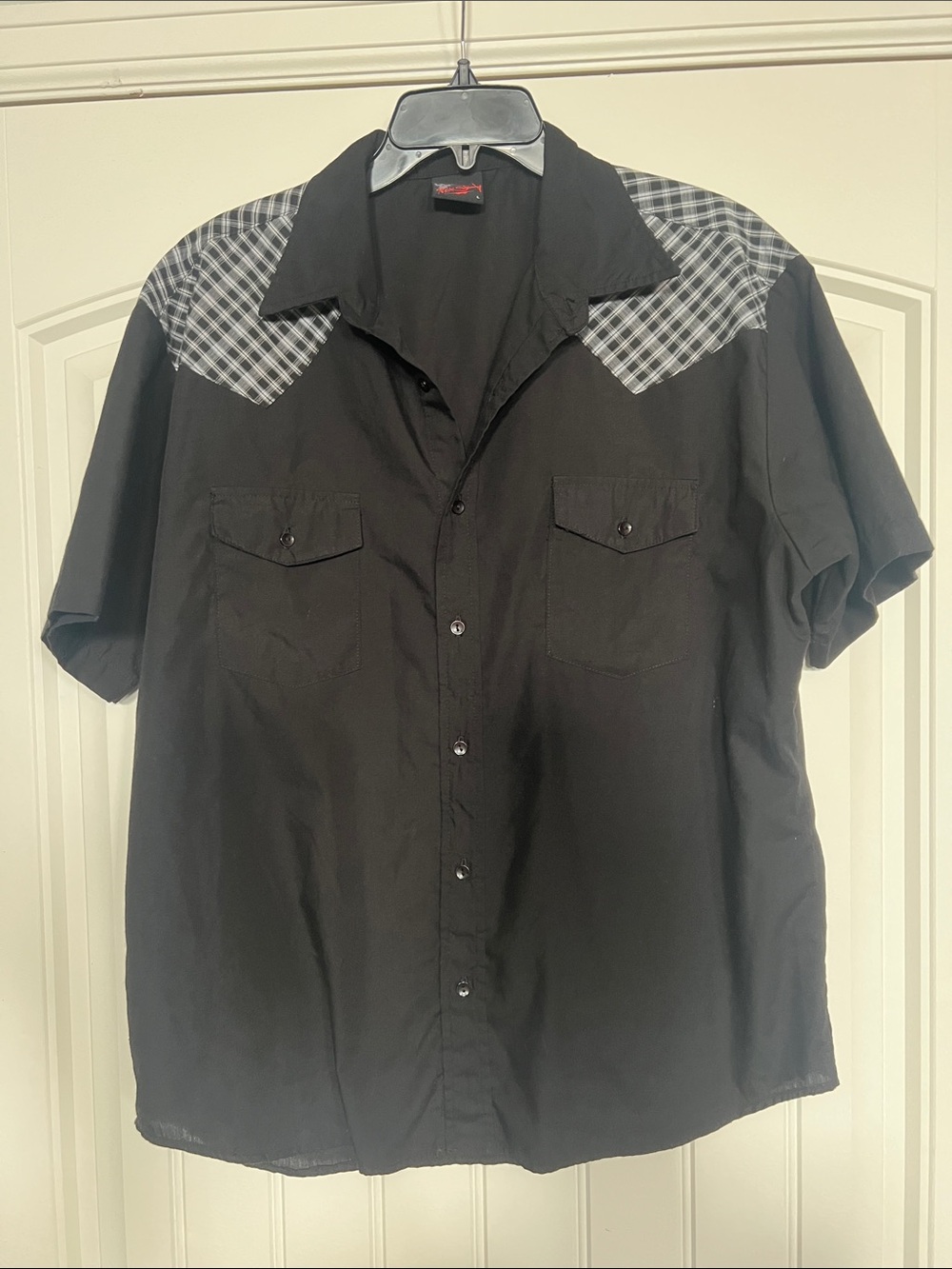 RockSteady Black Short-Sleeve Button-Down Shirt with Gray Plaid Yoke